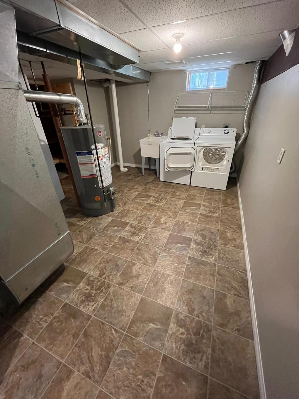 558 Van Norman, Thunder Bay, ON - Indoor Photo Showing Laundry Room