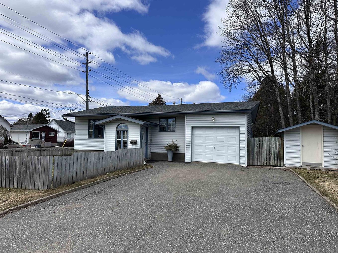 558 Van Norman, Thunder Bay, ON - Outdoor