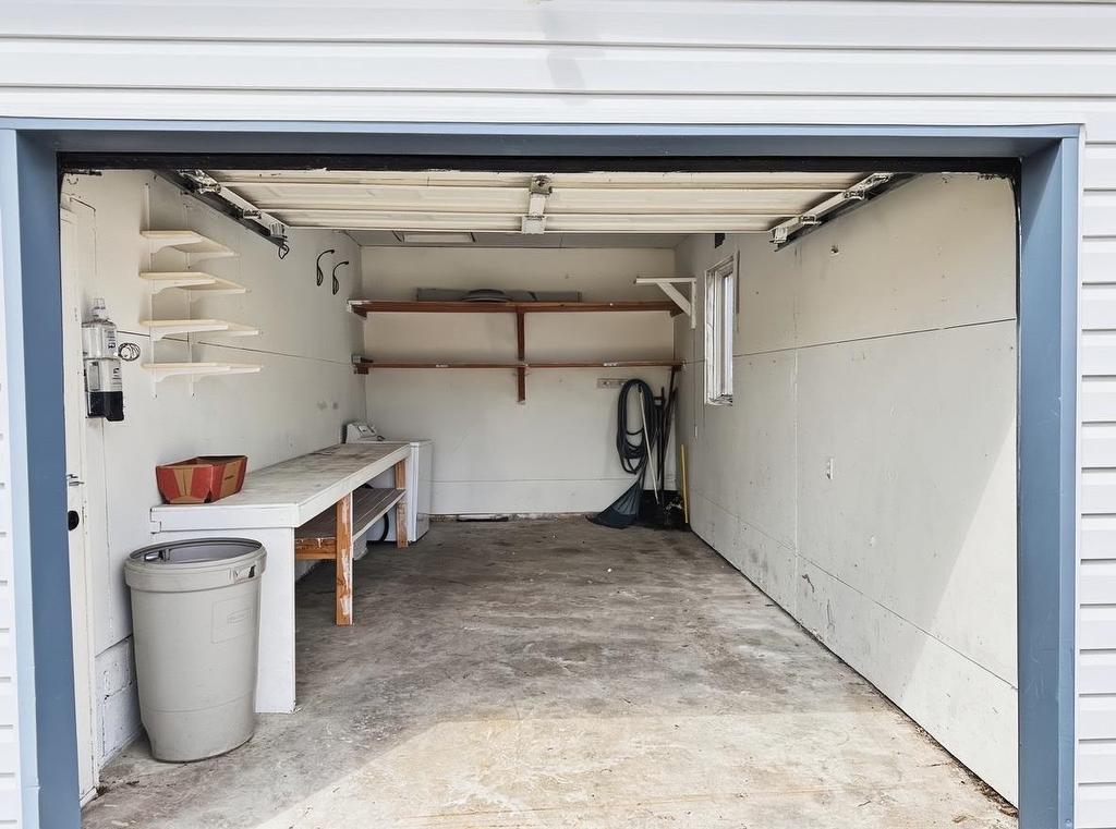 558 Van Norman, Thunder Bay, ON - Indoor Photo Showing Garage