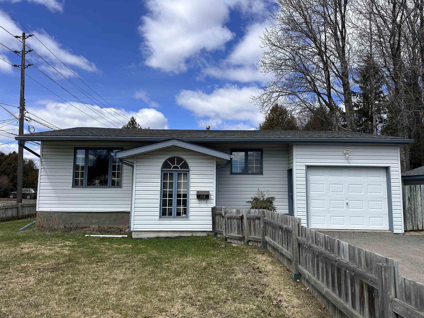 558 Van Norman, Thunder Bay, ON - Outdoor