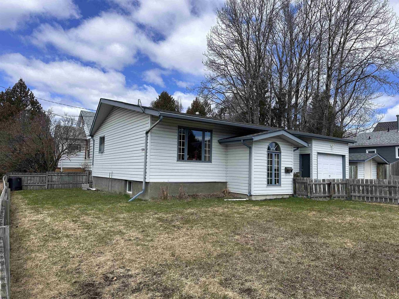 558 Van Norman, Thunder Bay, ON - Outdoor