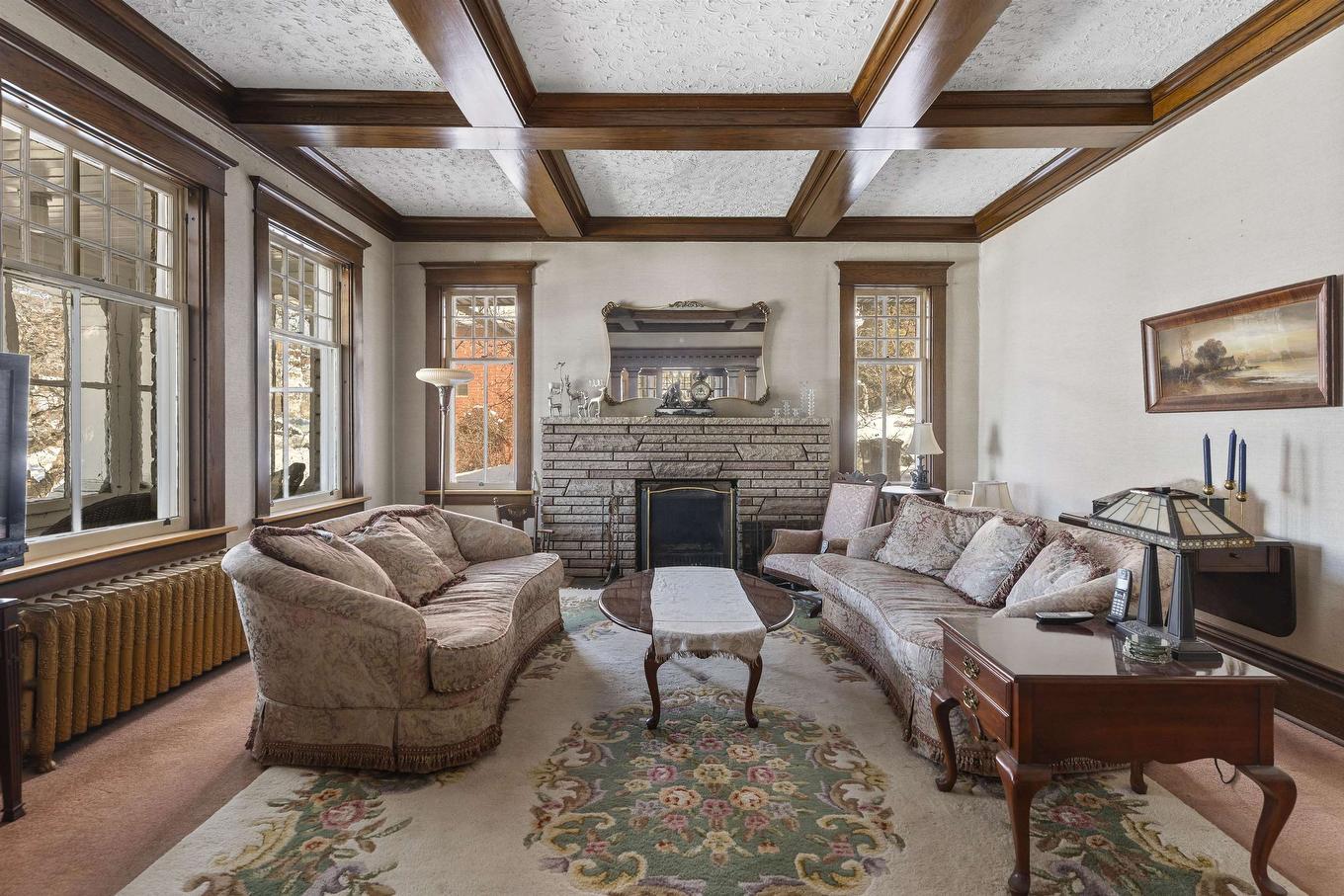 43 Summit Avenue, Thunder Bay, ON - Indoor Photo Showing Living Room With Fireplace