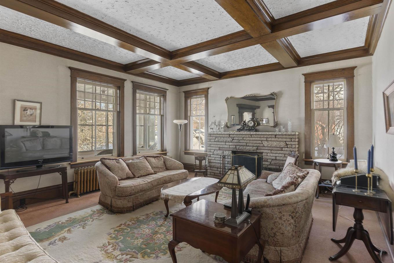 43 Summit Avenue, Thunder Bay, ON - Indoor Photo Showing Living Room With Fireplace