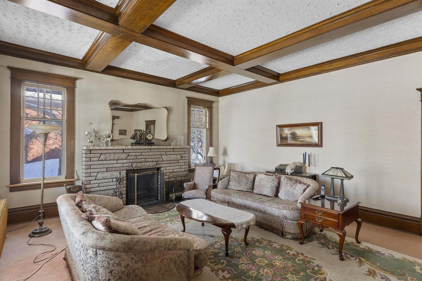 43 Summit Avenue, Thunder Bay, ON - Indoor Photo Showing Living Room With Fireplace