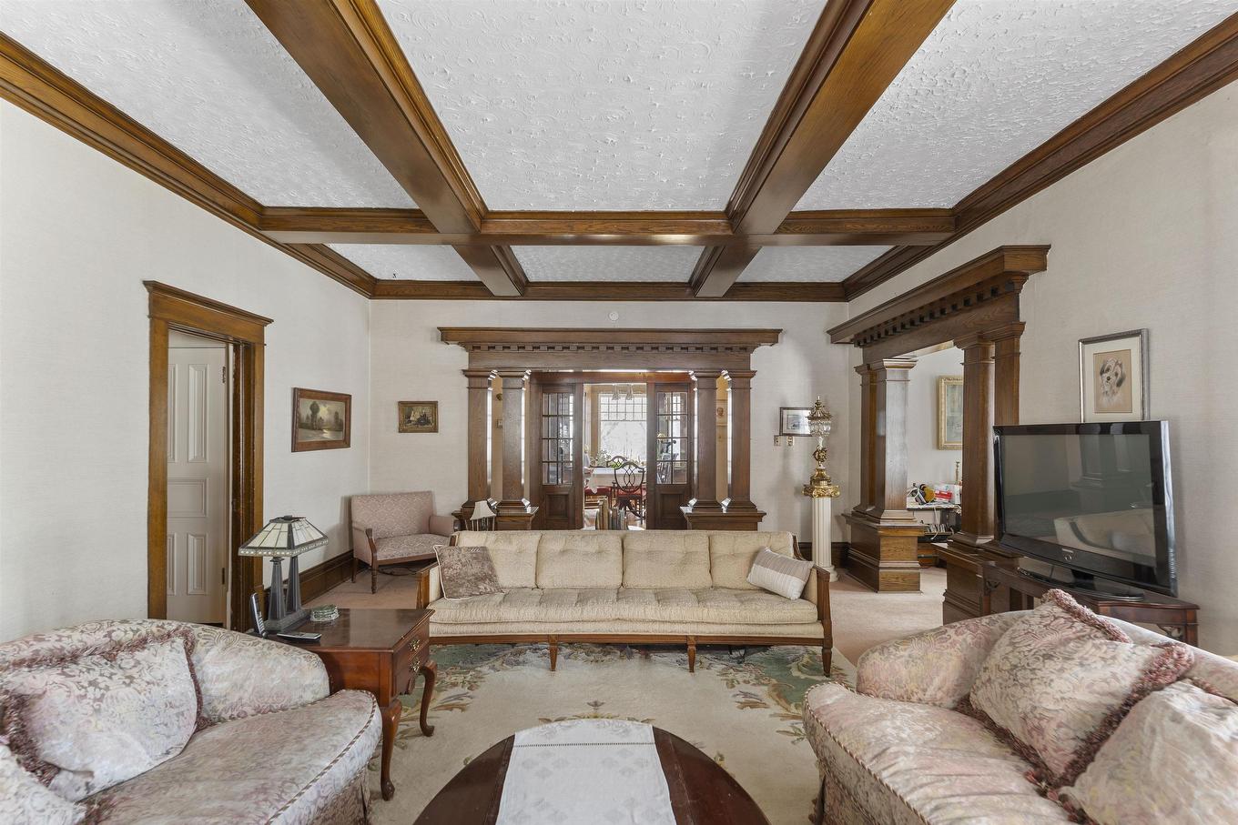 43 Summit Avenue, Thunder Bay, ON - Indoor Photo Showing Living Room