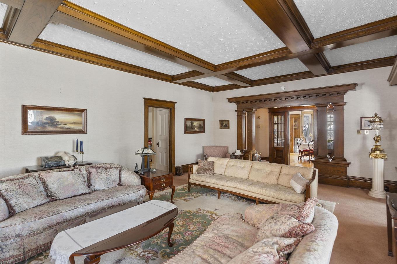 43 Summit Avenue, Thunder Bay, ON - Indoor Photo Showing Living Room
