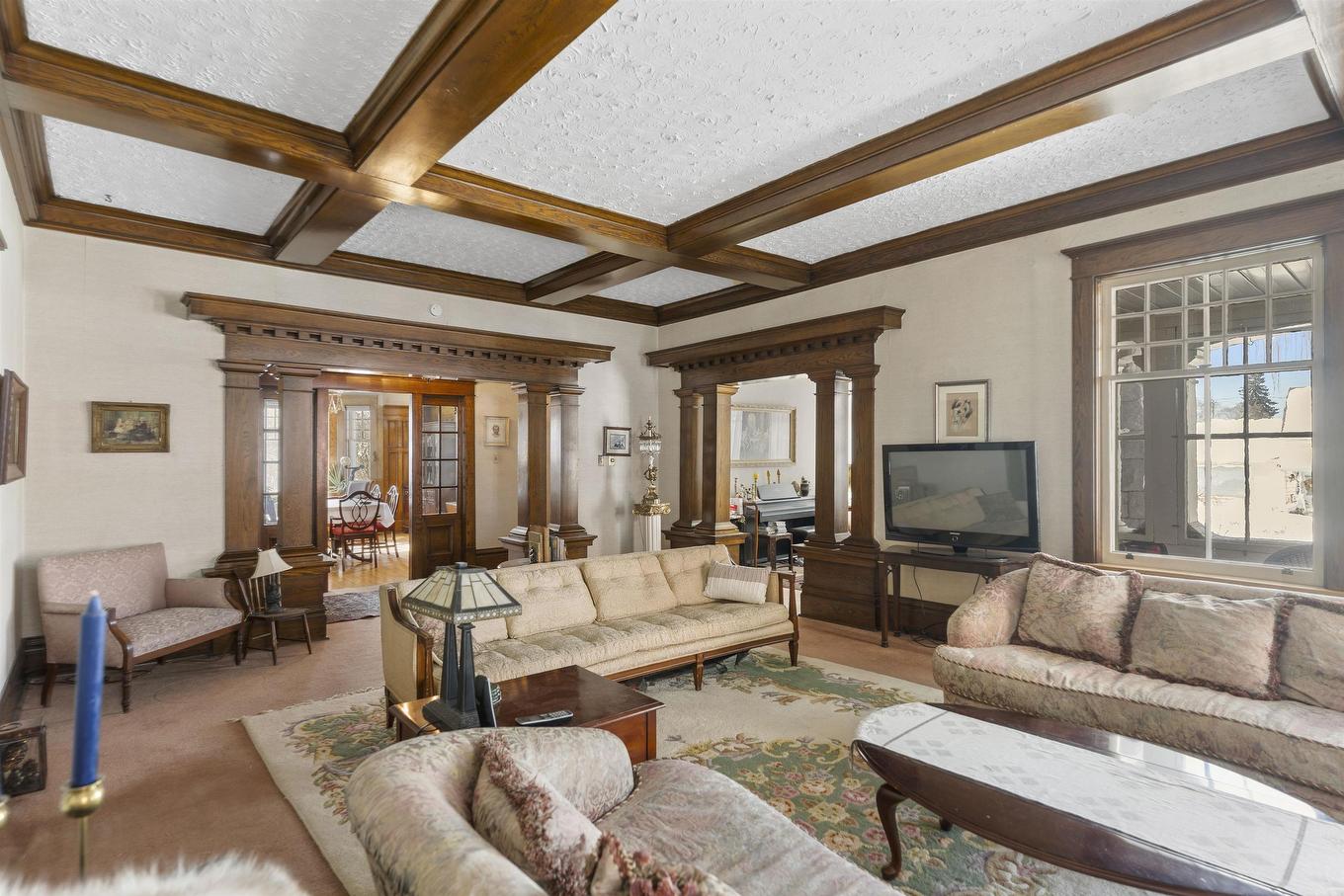43 Summit Avenue, Thunder Bay, ON - Indoor Photo Showing Living Room