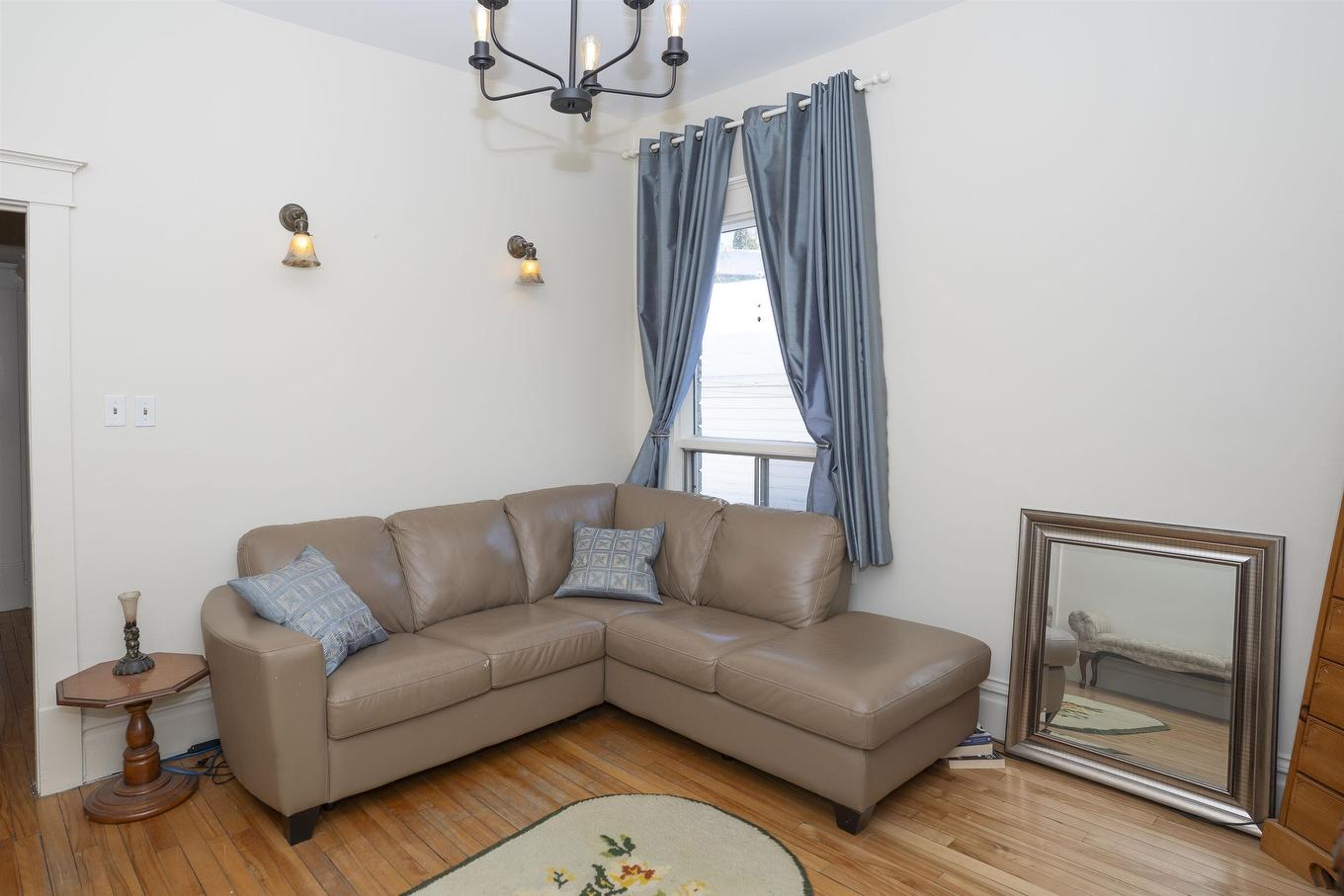 43 Summit Avenue, Thunder Bay, ON - Indoor Photo Showing Living Room