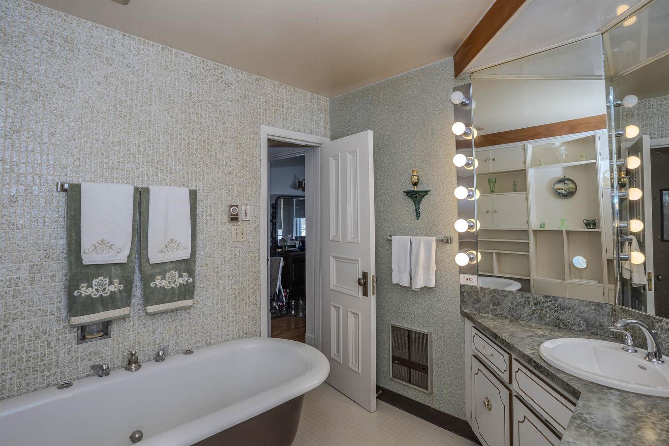 43 Summit Avenue, Thunder Bay, ON - Indoor Photo Showing Bathroom