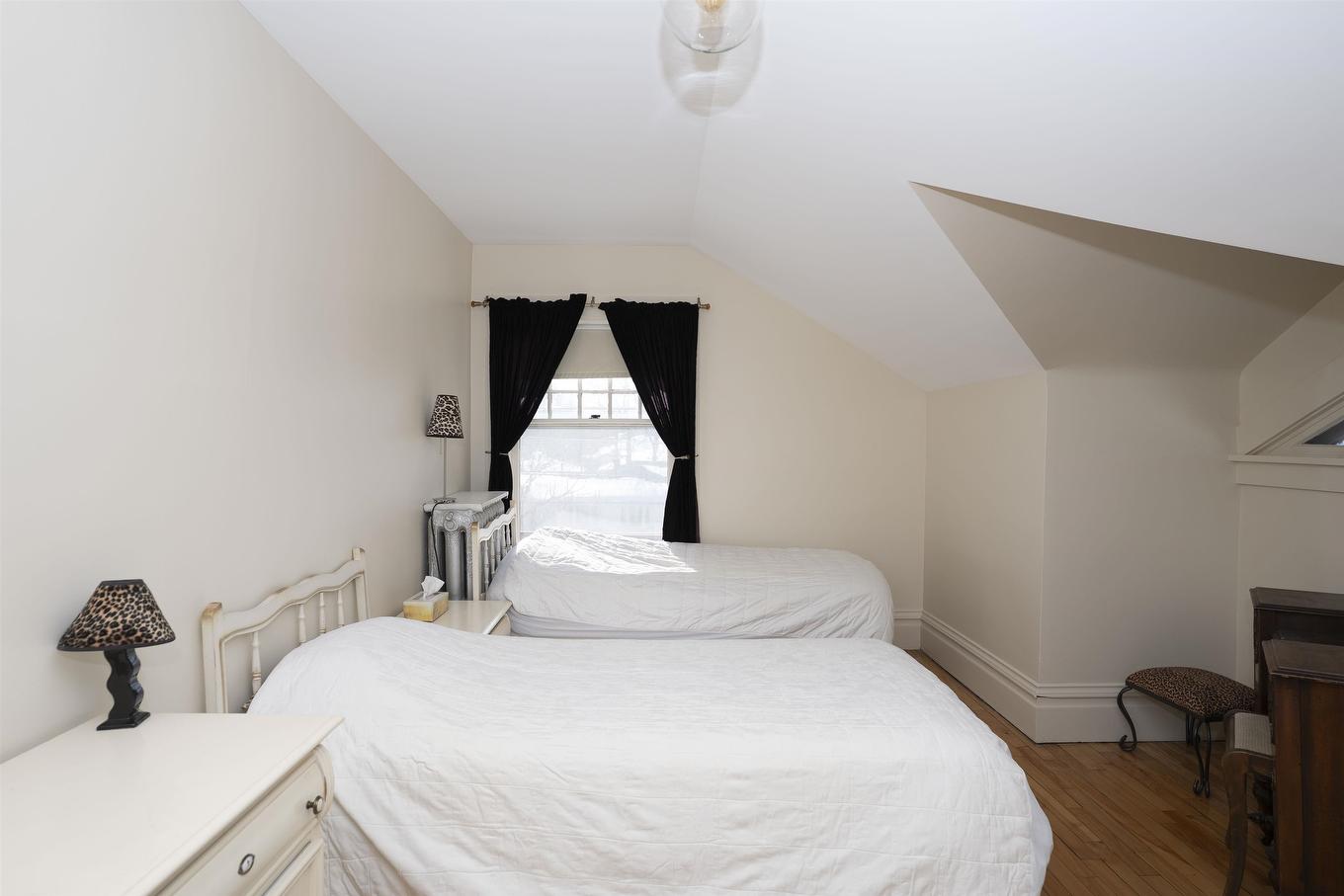 43 Summit Avenue, Thunder Bay, ON - Indoor Photo Showing Bedroom