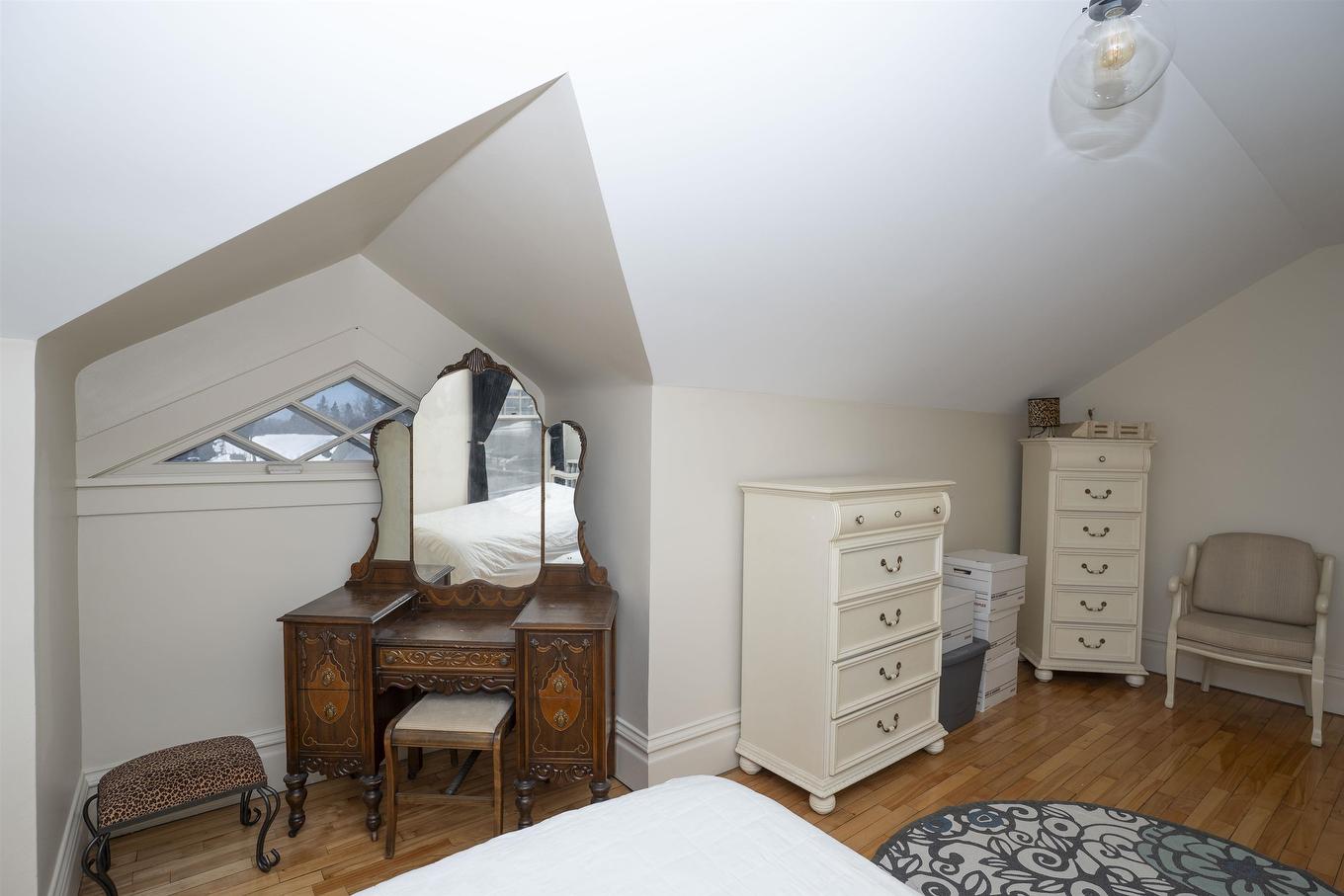 43 Summit Avenue, Thunder Bay, ON - Indoor Photo Showing Bedroom