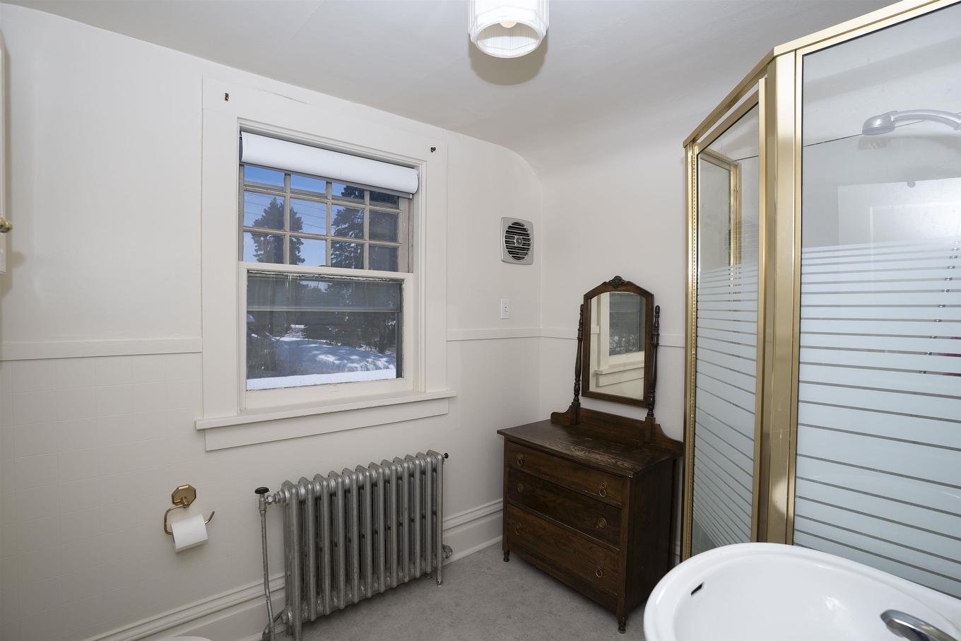 43 Summit Avenue, Thunder Bay, ON - Indoor Photo Showing Bathroom