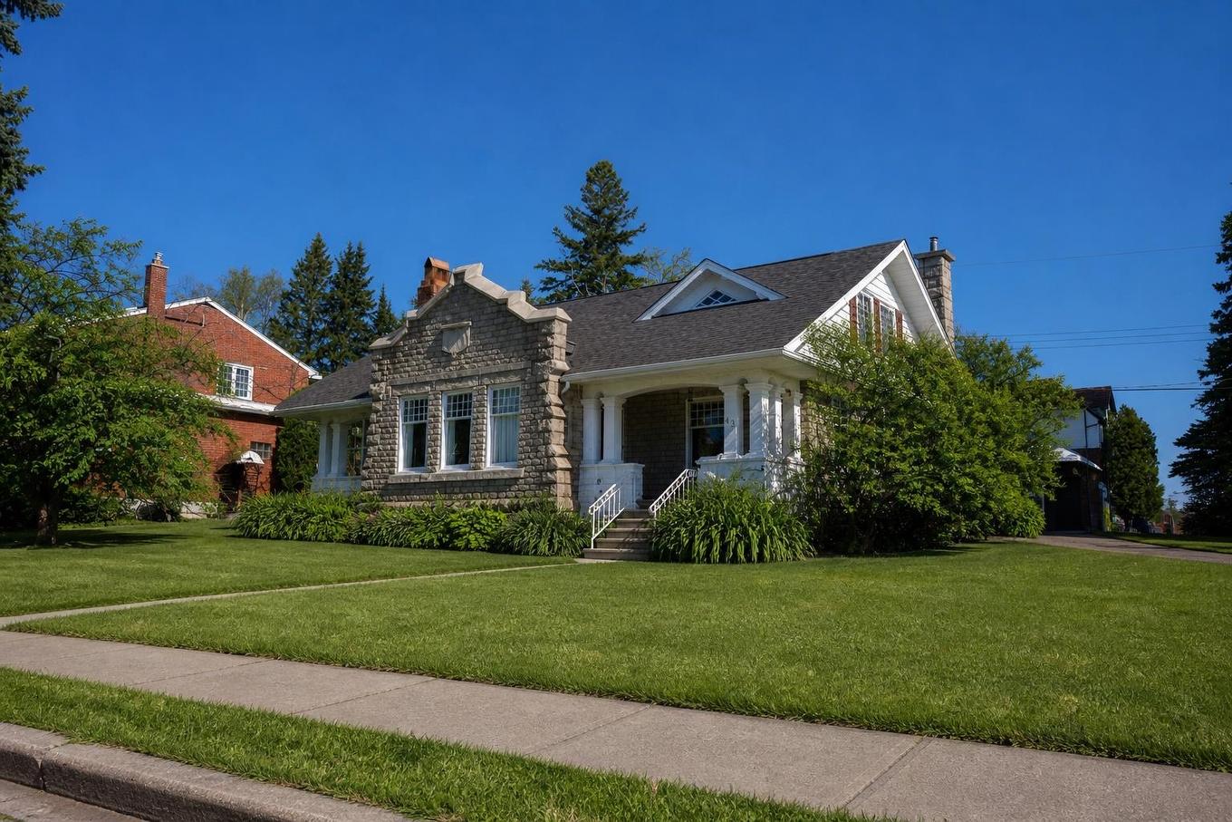 43 Summit Avenue, Thunder Bay, ON - Outdoor With Facade