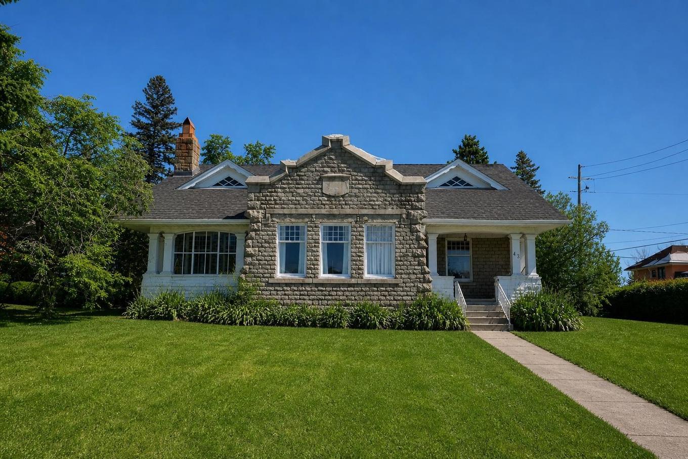 43 Summit Avenue, Thunder Bay, ON - Outdoor With Facade