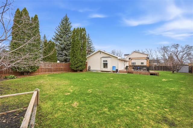 12 Glenthorne Cr, Winnipeg, MB