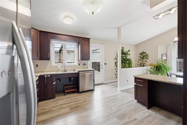 12 Glenthorne Cr, Winnipeg, MB