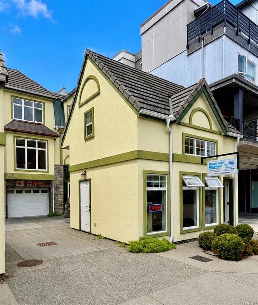 A-9708 Third St, Sidney, BC - Outdoor With Facade