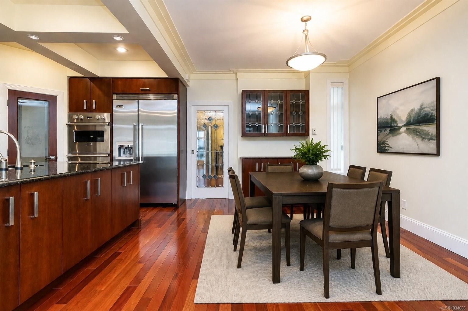 A-9708 Third St, Sidney, BC - Indoor Photo Showing Kitchen