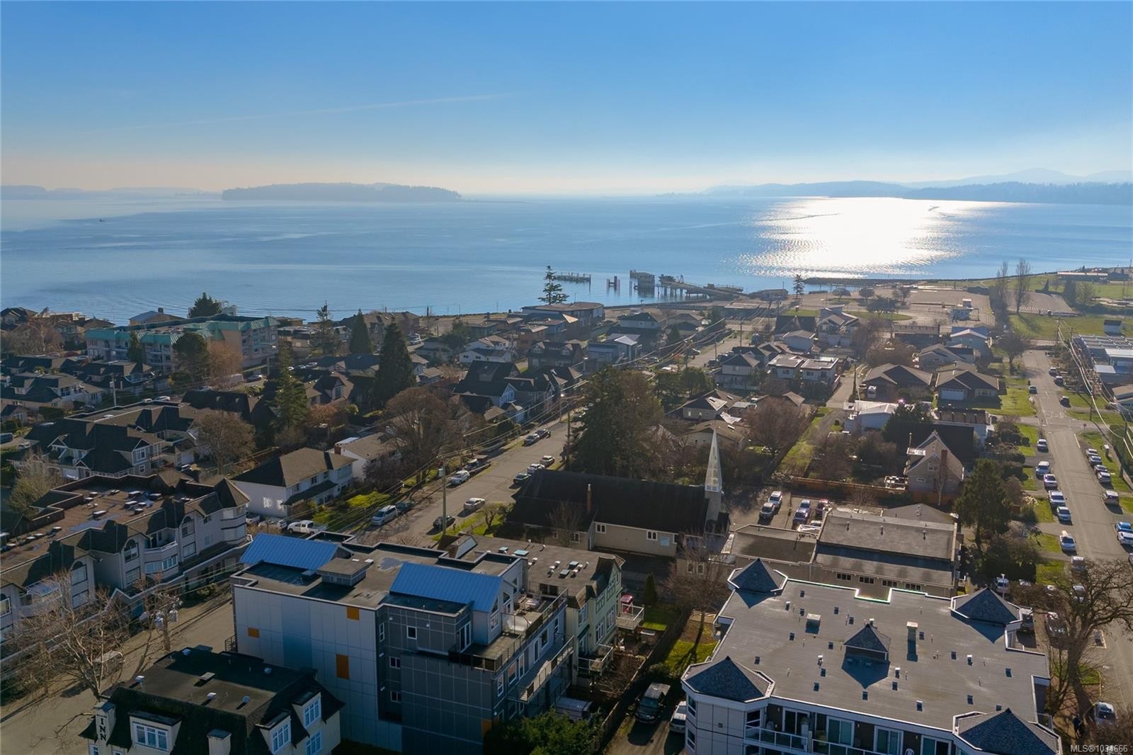 A-9708 Third St, Sidney, BC - Outdoor With Exterior