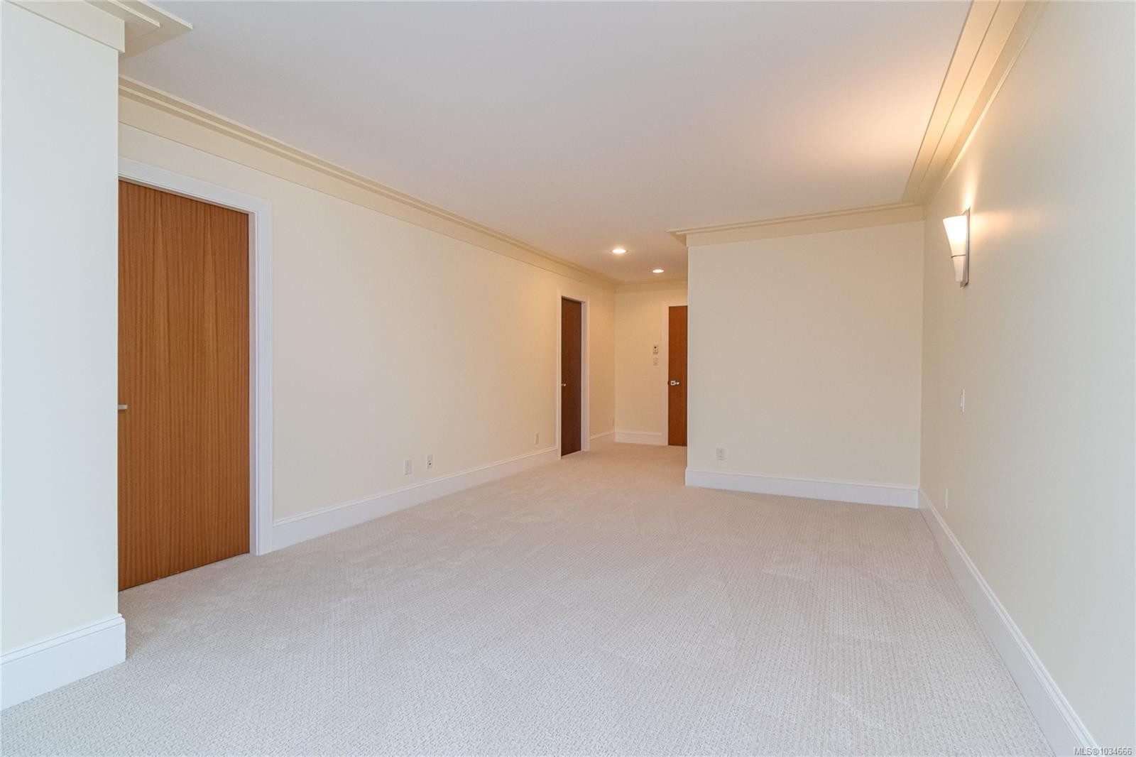 A-9708 Third St, Sidney, BC - Indoor With Storage