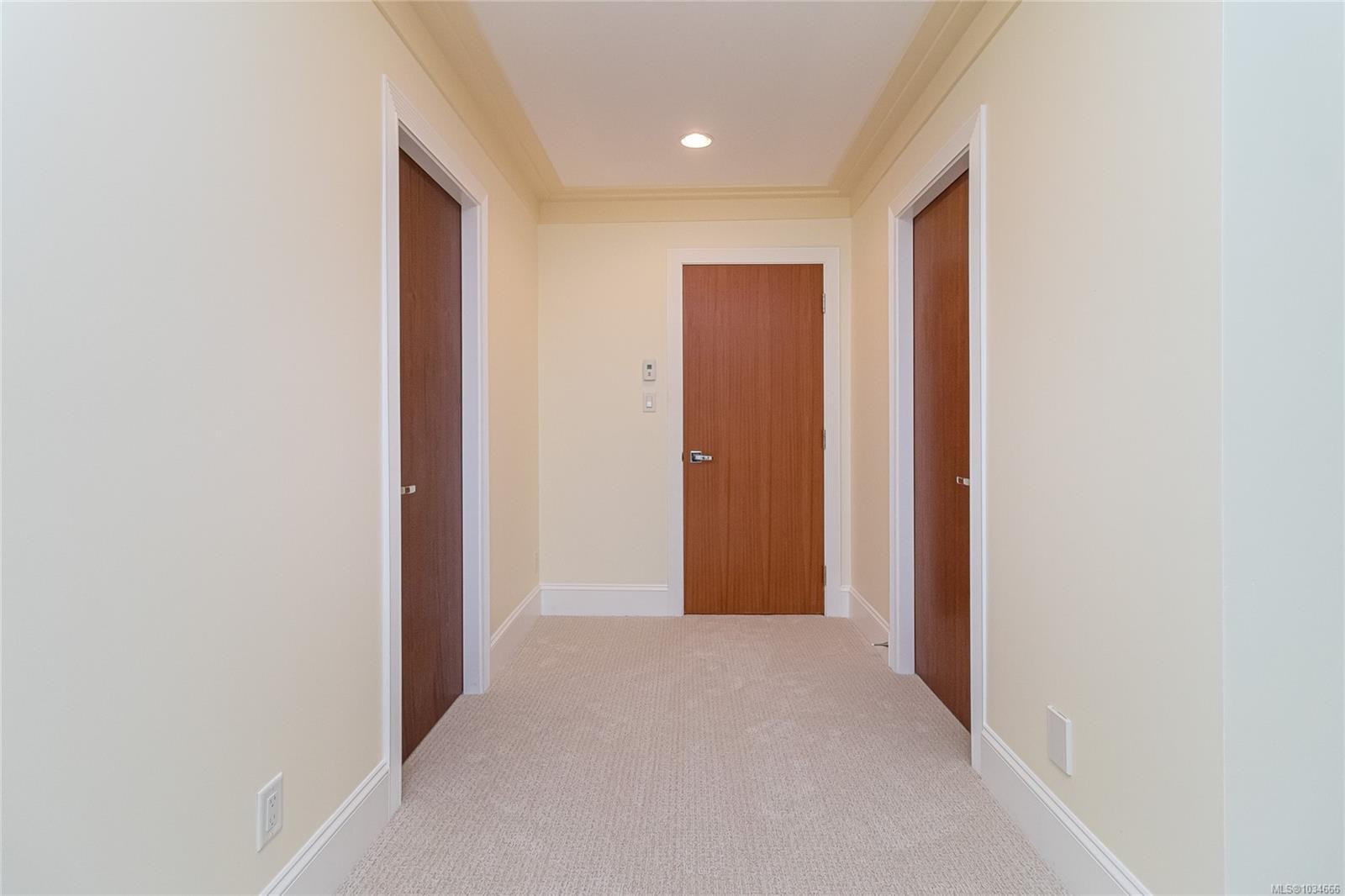 A-9708 Third St, Sidney, BC - Indoor Photo Showing Bathroom