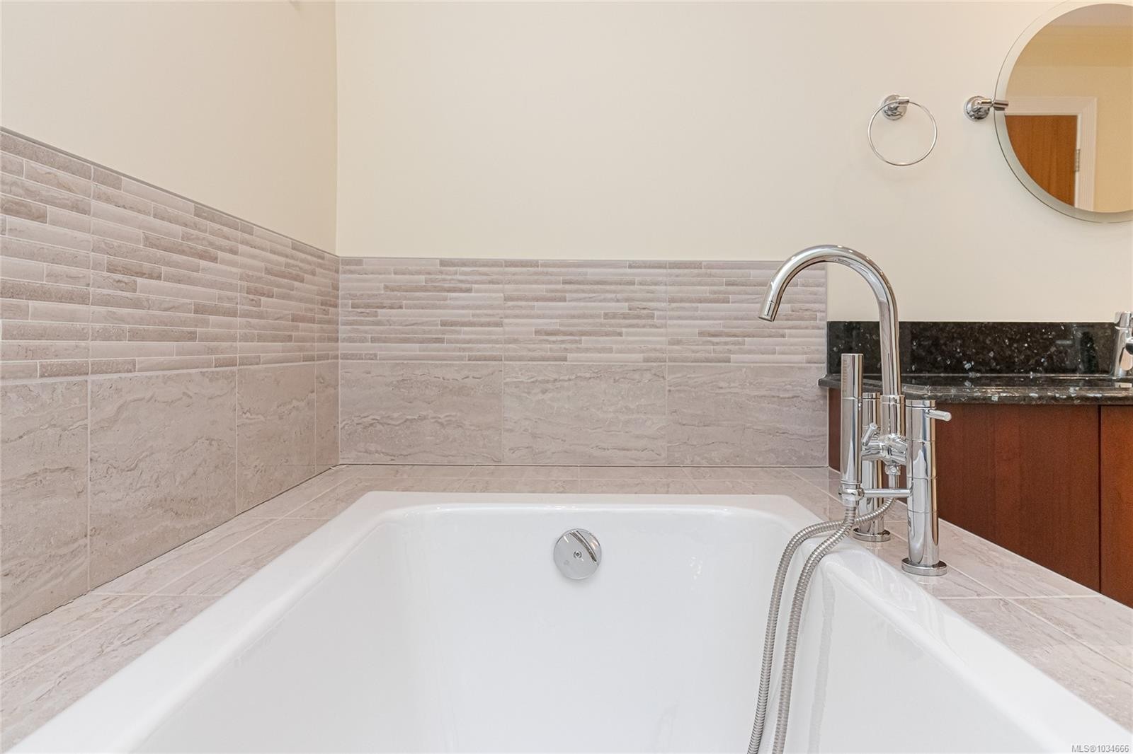 A-9708 Third St, Sidney, BC - Indoor Photo Showing Bedroom