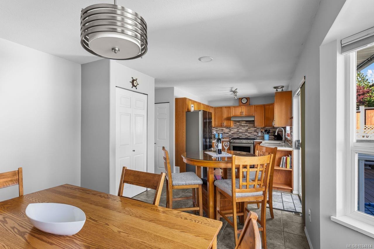 1076 Springbok Rd, Campbell River, BC