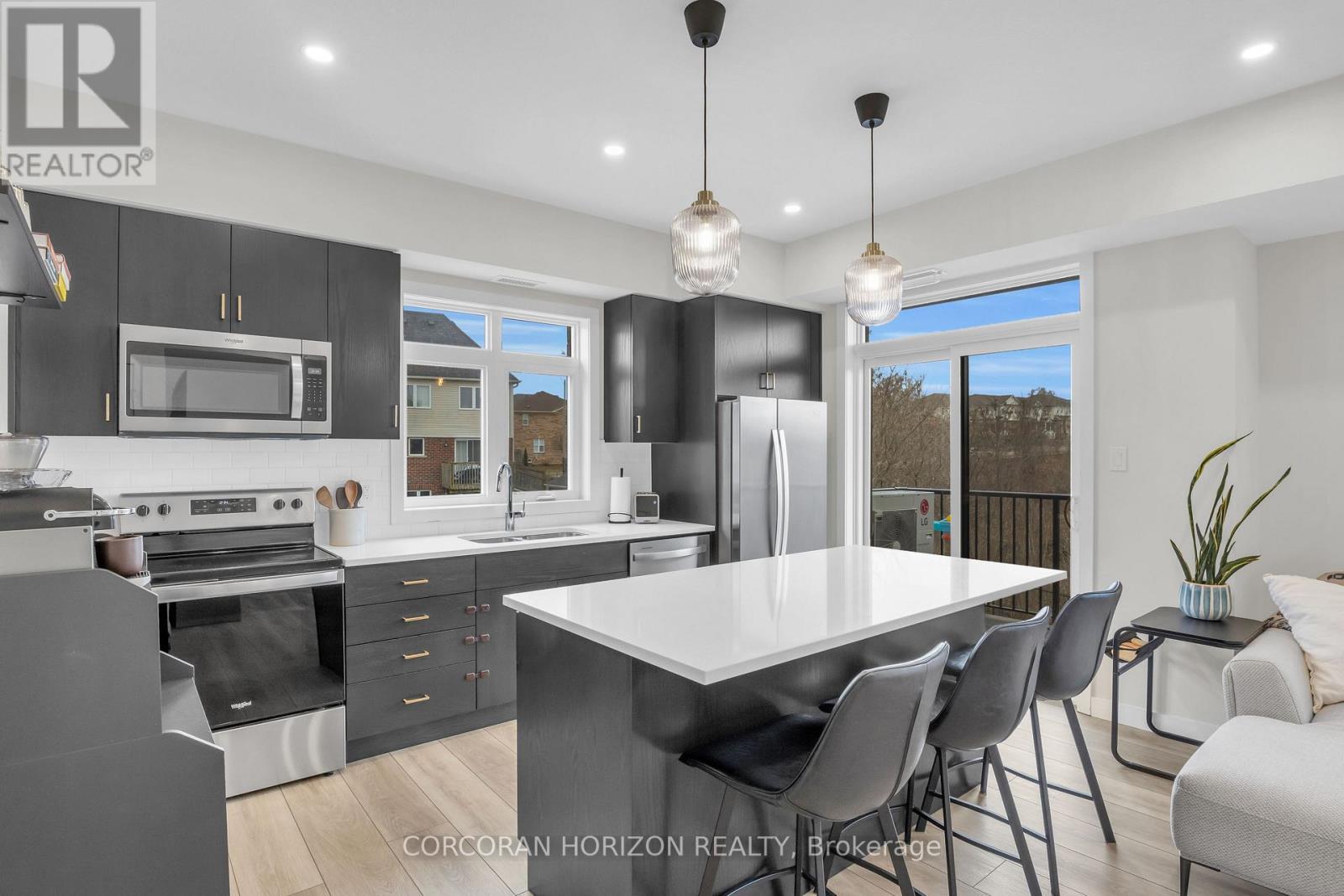 56 - 405 Myers Road, Cambridge, ON - Indoor Photo Showing Kitchen With Stainless Steel Kitchen With Upgraded Kitchen