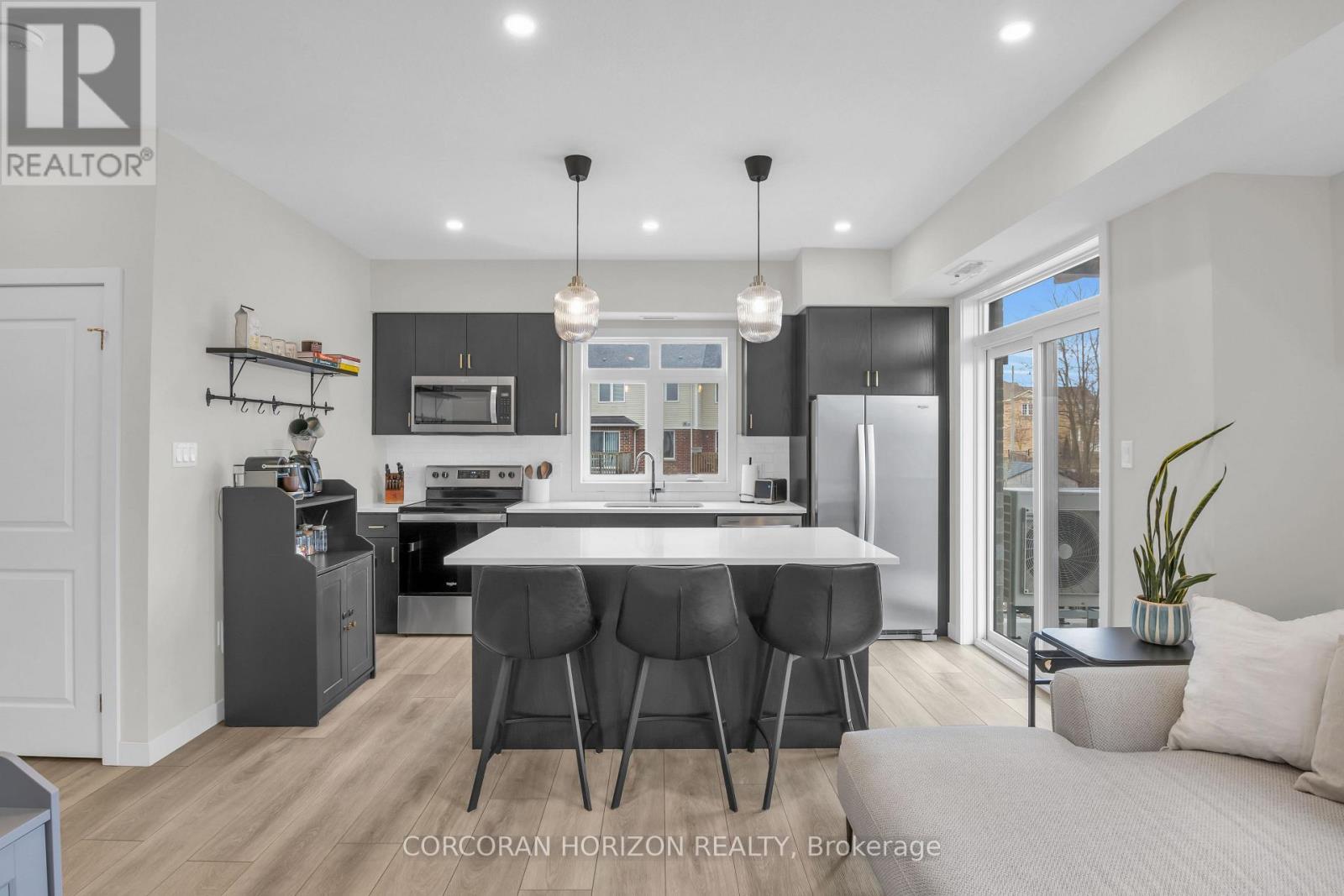56 - 405 Myers Road, Cambridge, ON - Indoor Photo Showing Kitchen With Stainless Steel Kitchen With Upgraded Kitchen