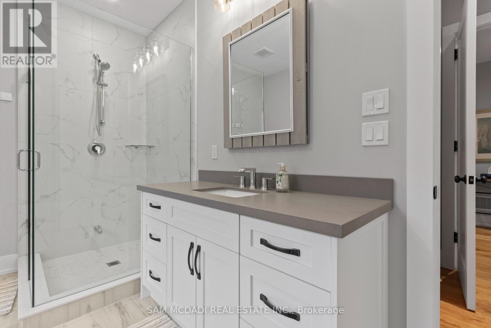 3047 Grenville Drive, Mississauga, ON - Indoor Photo Showing Bathroom