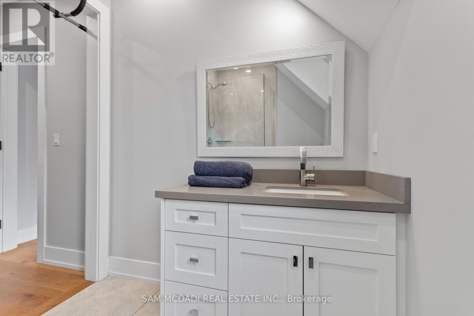 3047 Grenville Drive, Mississauga, ON - Indoor Photo Showing Bathroom