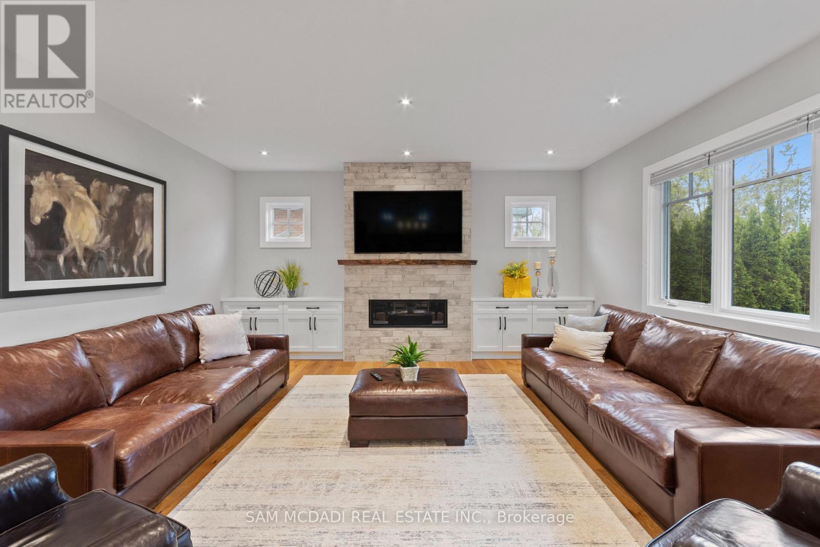 3047 Grenville Drive, Mississauga, ON - Indoor Photo Showing Living Room With Fireplace