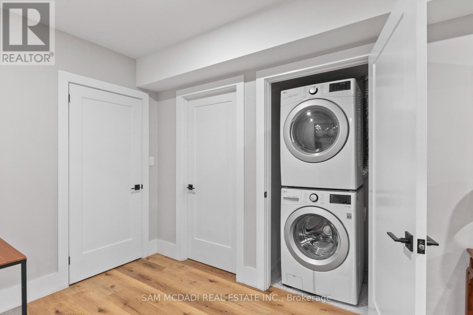 3047 Grenville Drive, Mississauga, ON - Indoor Photo Showing Laundry Room