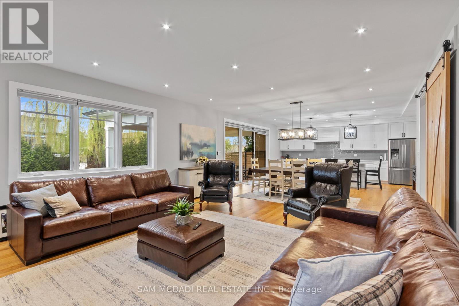 3047 Grenville Drive, Mississauga, ON - Indoor Photo Showing Living Room