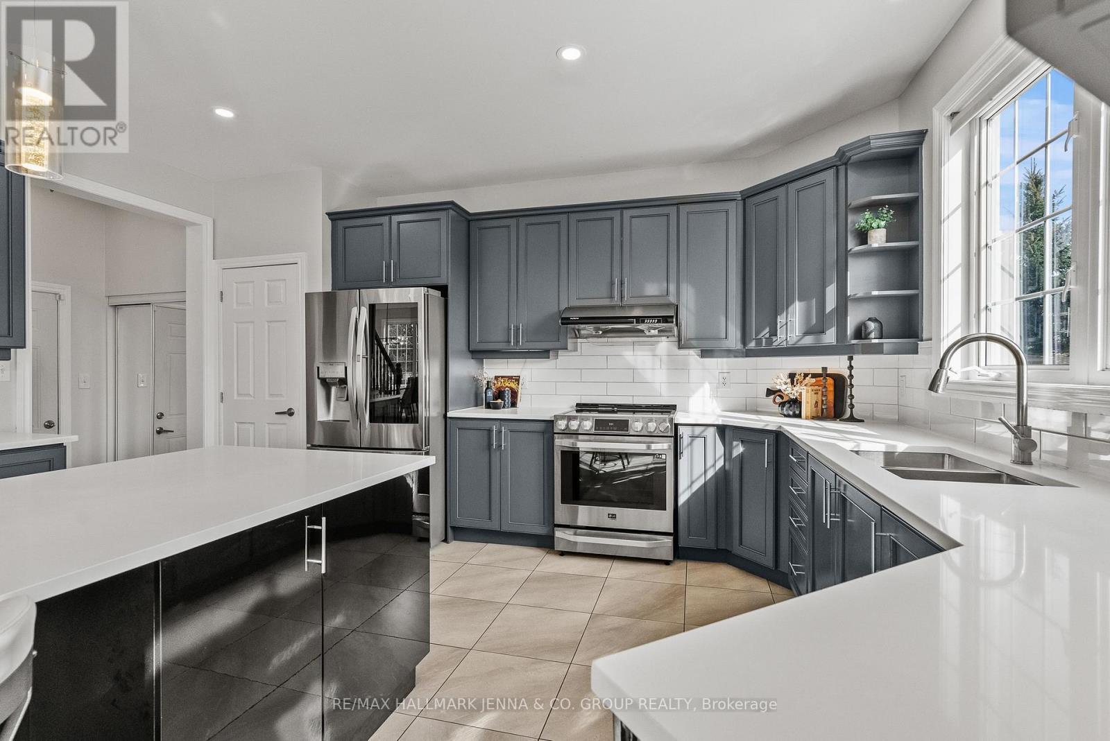 2649 Fallingwater Circle, Ottawa, ON - Indoor Photo Showing Kitchen With Double Sink With Upgraded Kitchen