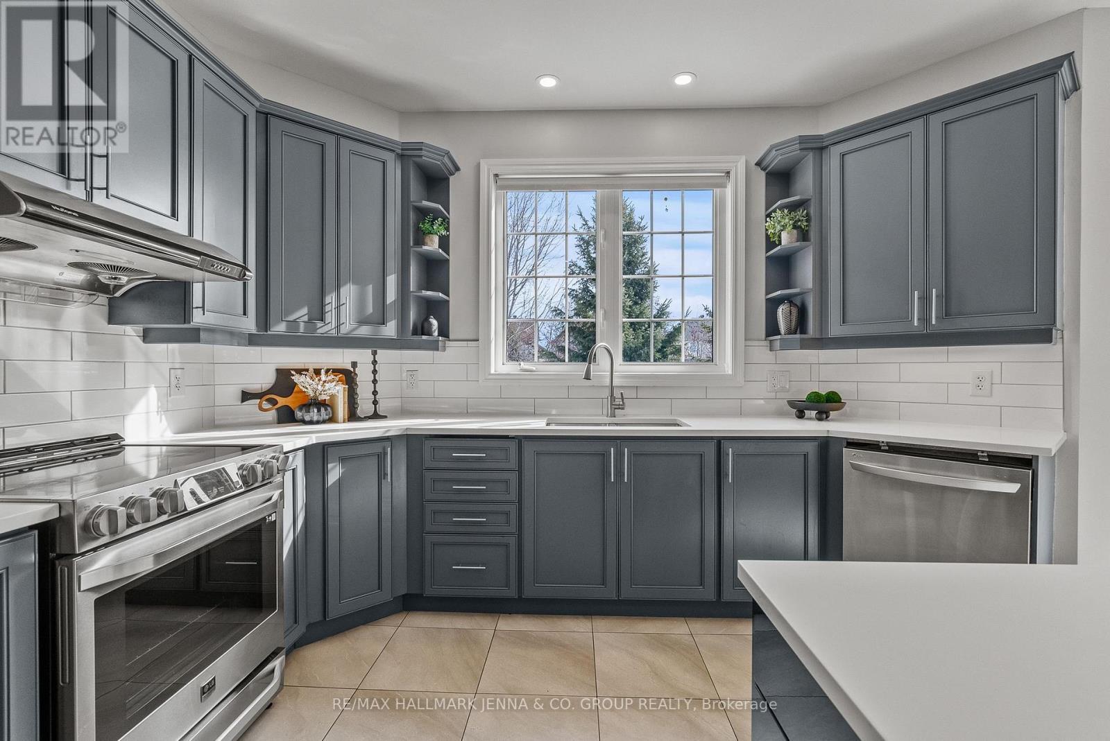2649 Fallingwater Circle, Ottawa, ON - Indoor Photo Showing Kitchen With Upgraded Kitchen