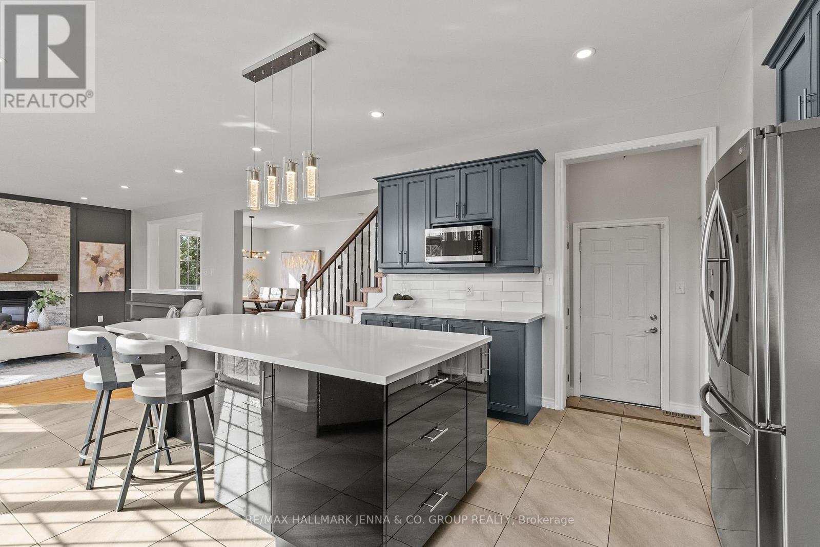2649 Fallingwater Circle, Ottawa, ON - Indoor Photo Showing Kitchen With Upgraded Kitchen