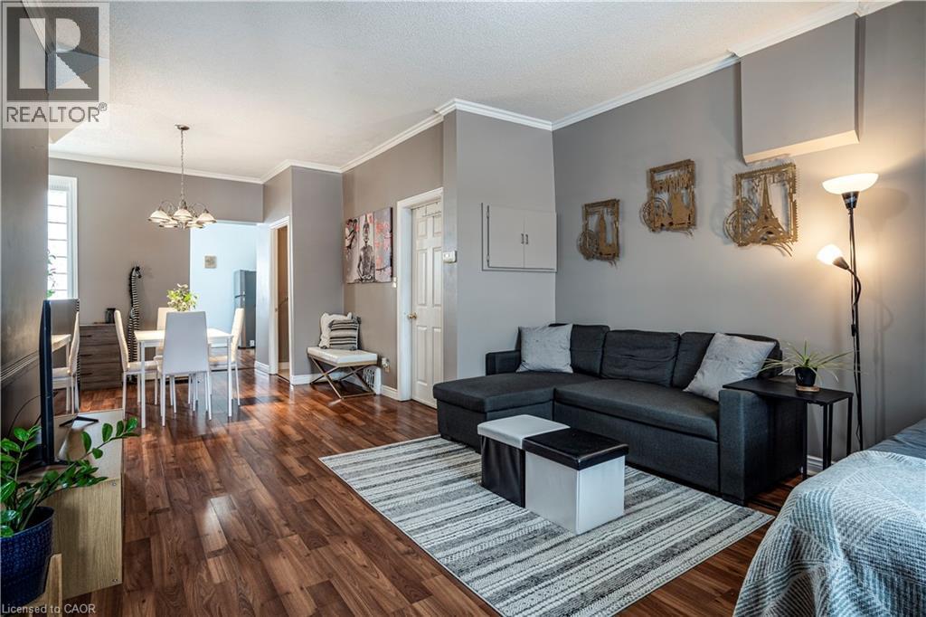 51 Tisdale Street N, Hamilton, ON - Indoor Photo Showing Living Room