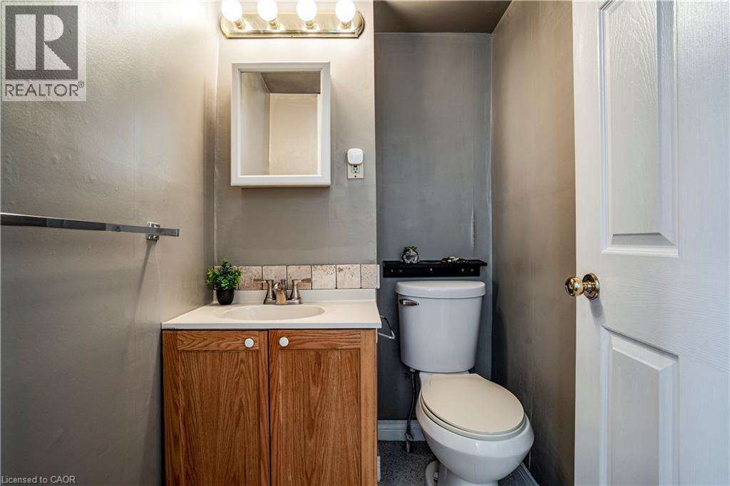 51 Tisdale Street N, Hamilton, ON - Indoor Photo Showing Bathroom