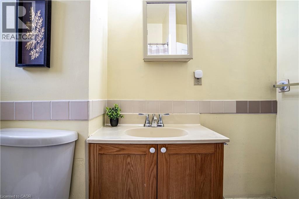 51 Tisdale Street N, Hamilton, ON - Indoor Photo Showing Bathroom
