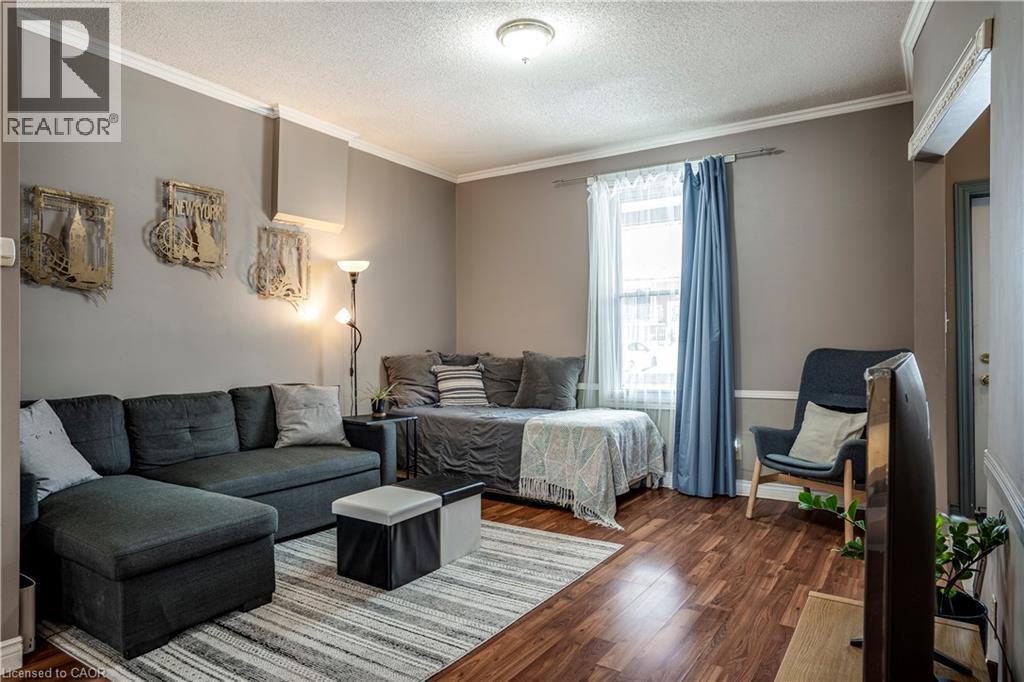 51 Tisdale Street N, Hamilton, ON - Indoor Photo Showing Living Room