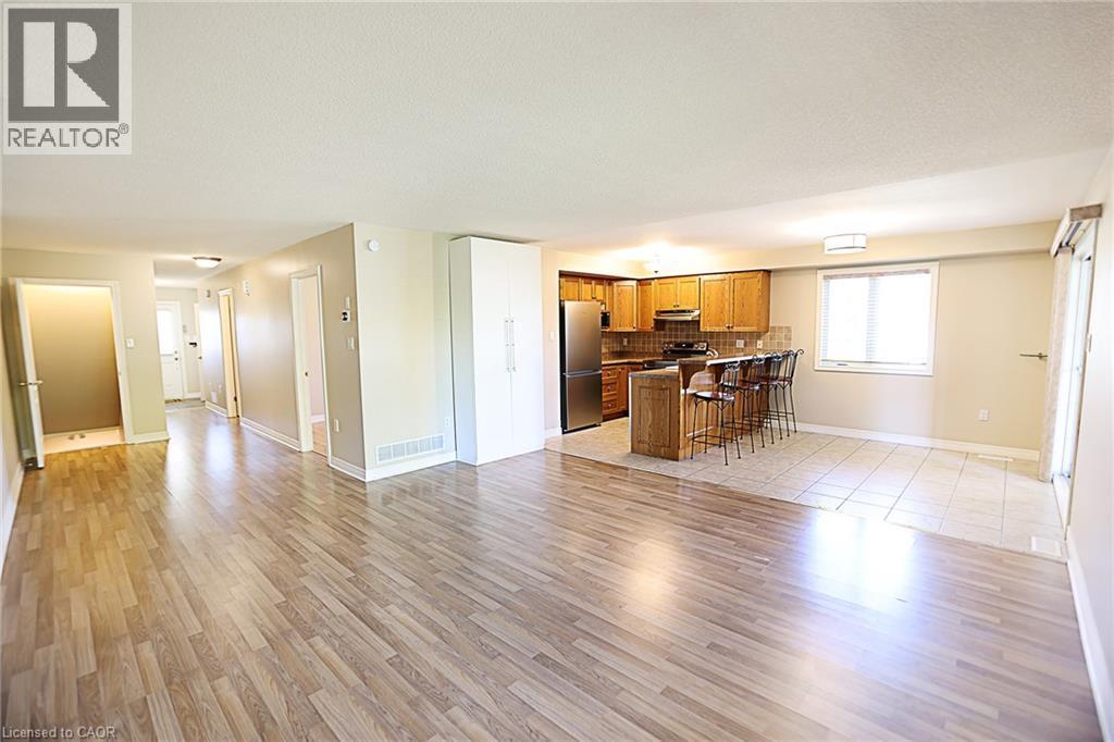 2 Harbour Drive Unit# 9, Hamilton, ON - Indoor Photo Showing Living Room