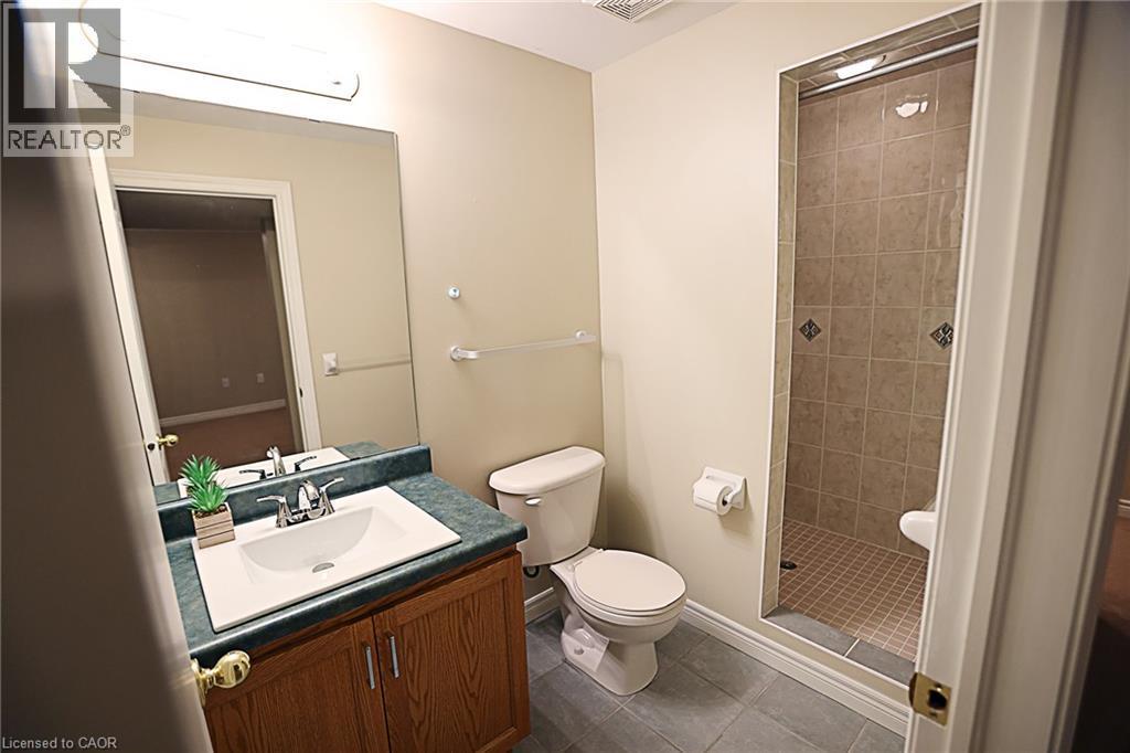 2 Harbour Drive Unit# 9, Hamilton, ON - Indoor Photo Showing Bathroom