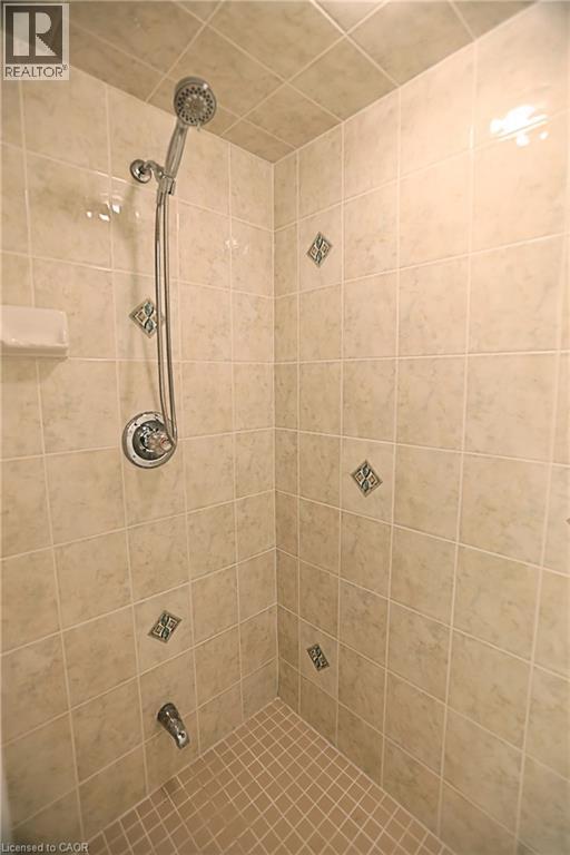 2 Harbour Drive Unit# 9, Hamilton, ON - Indoor Photo Showing Bathroom