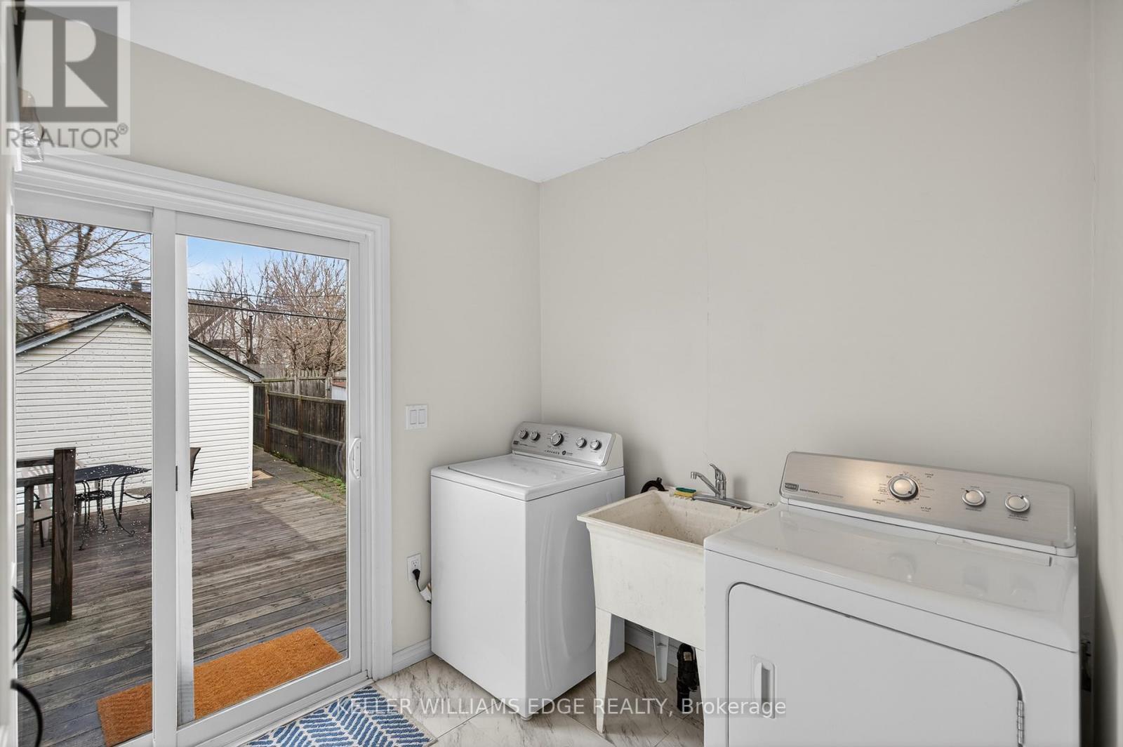 209 Glendale Avenue N, Hamilton, ON - Indoor Photo Showing Laundry Room