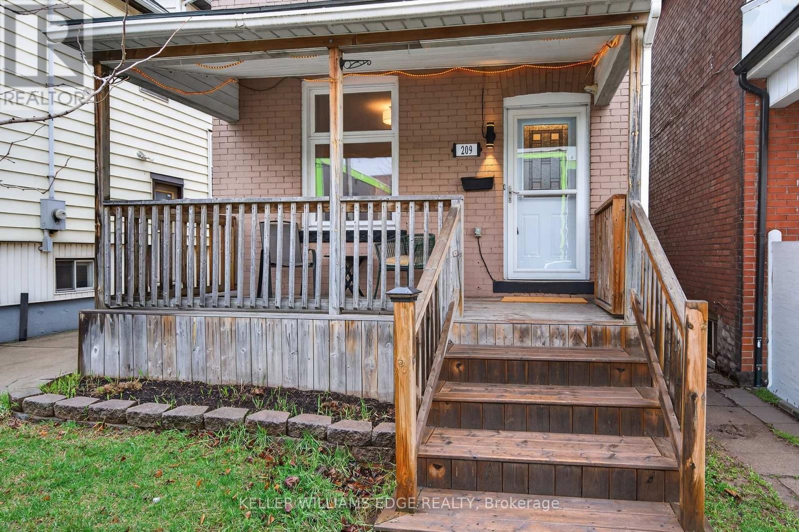209 Glendale Avenue N, Hamilton, ON - Outdoor With Exterior