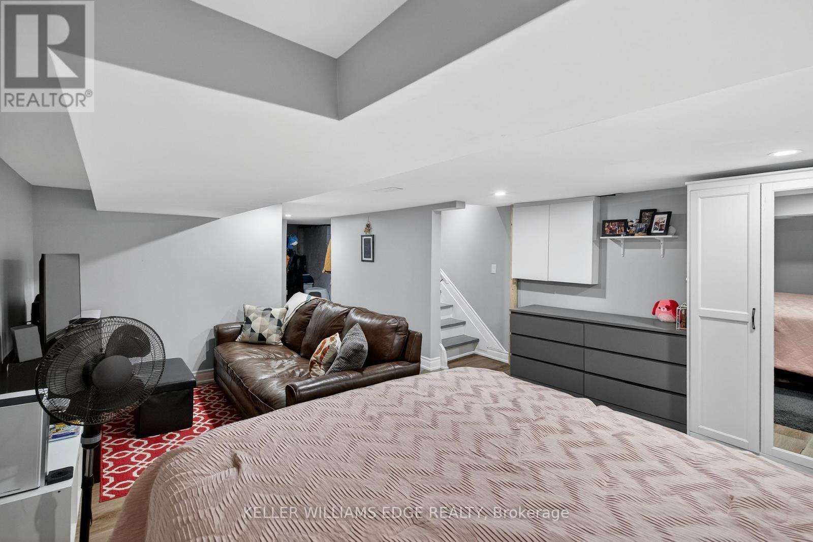 209 Glendale Avenue N, Hamilton, ON - Indoor Photo Showing Bedroom