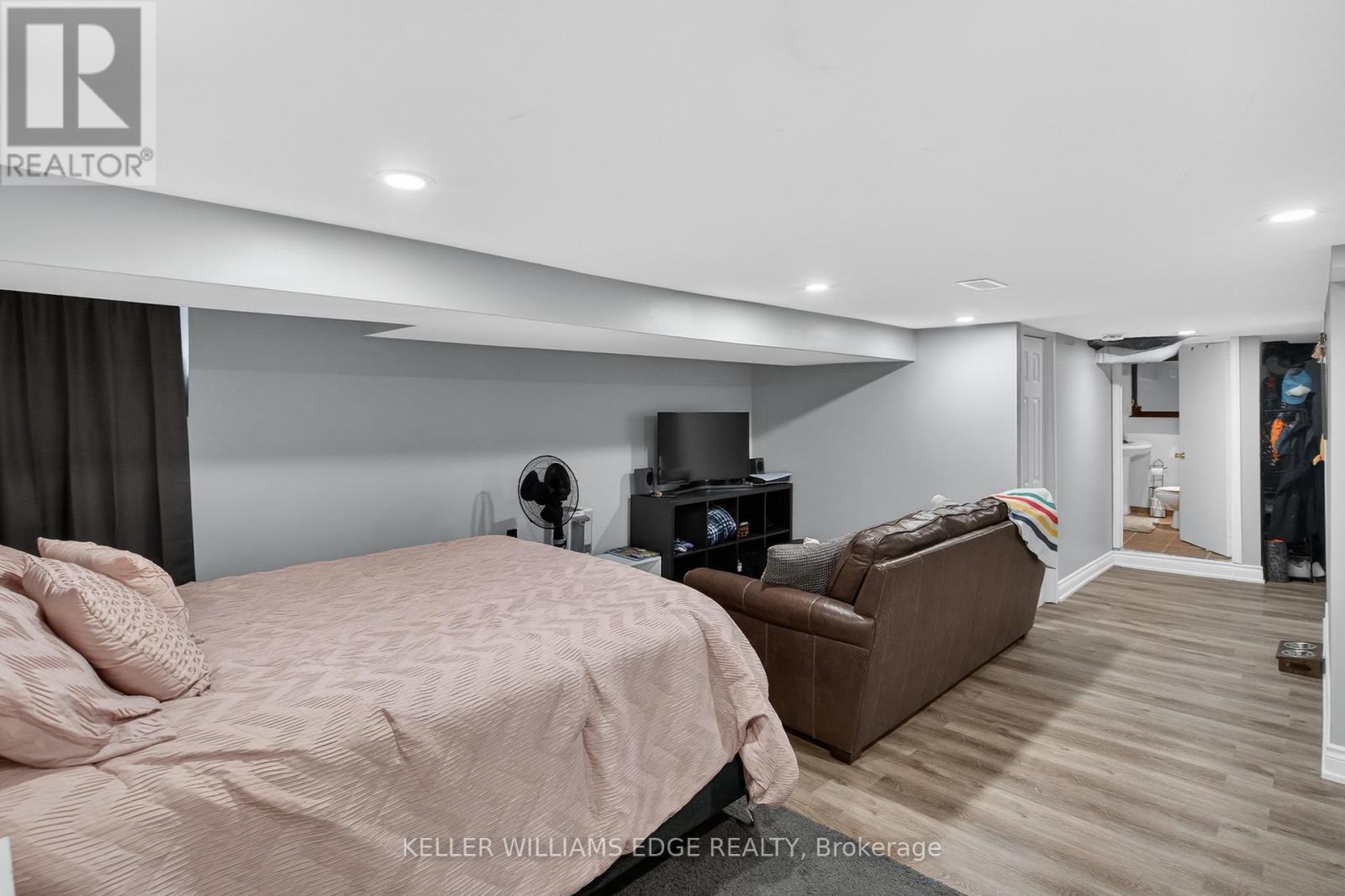 209 Glendale Avenue N, Hamilton, ON - Indoor Photo Showing Bedroom