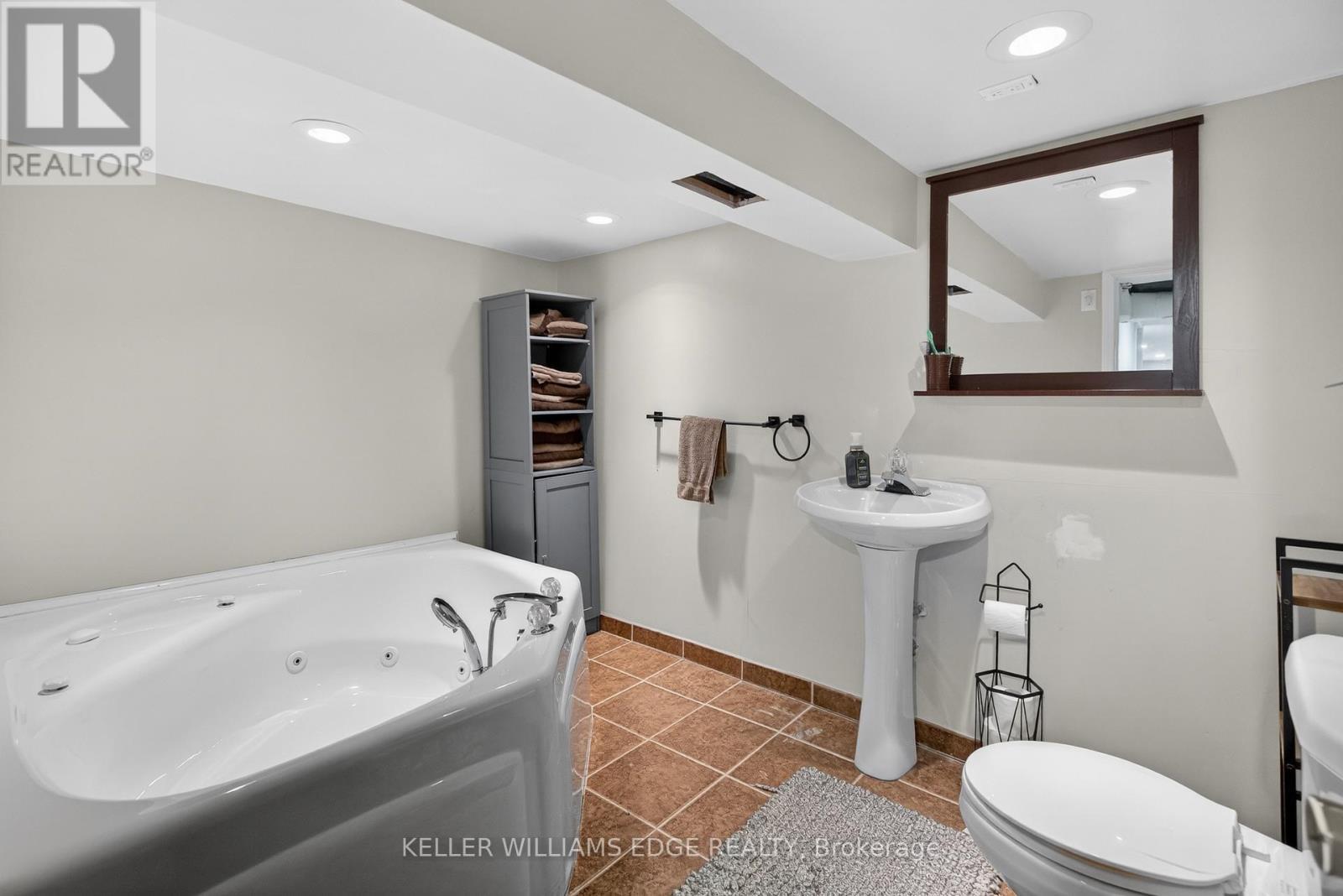 209 Glendale Avenue N, Hamilton, ON - Indoor Photo Showing Bathroom