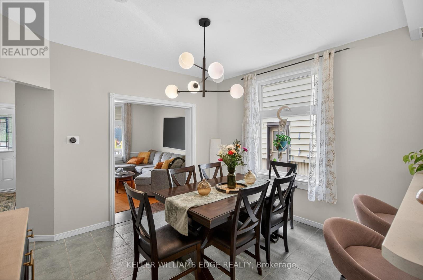 209 Glendale Avenue N, Hamilton, ON - Indoor Photo Showing Dining Room